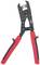 Szczypce kombinowane w kolorze czerwono-czarnym z mechanizmem sprężynowym, odpowiednie do chwytania i cięcia przewodów, z uchwytem z tworzywa sztucznego dla lepszego trzymania.