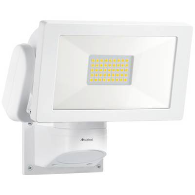 Biała lampa zewnętrzna LED z prostokątną obudową i wieloma widocznymi diodami LED w centrum, zamontowana na uchwycie ściennym.