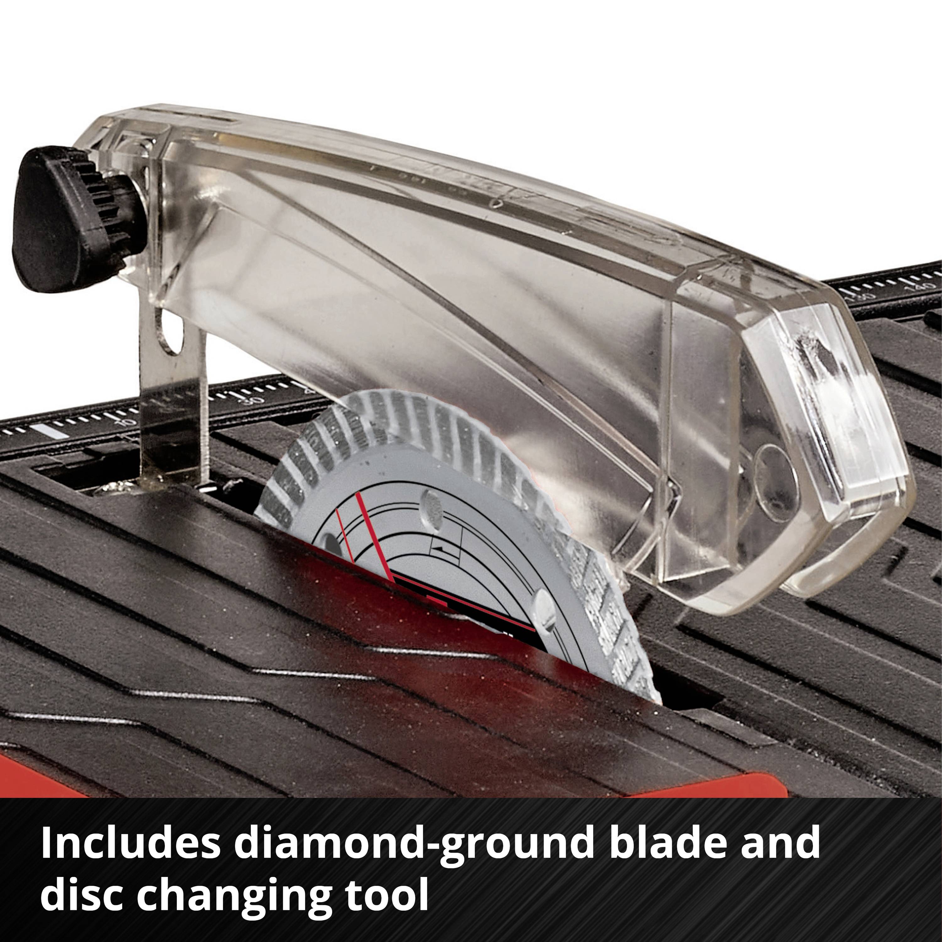 Elektryczne narzędzie z widoczną diamentową tarczą tnącą i przezroczystą osłoną ochronną. Tekst poniżej: 'W zestawie diamentowa tarcza tnąca i narzędzie do wymiany tarczy'.
