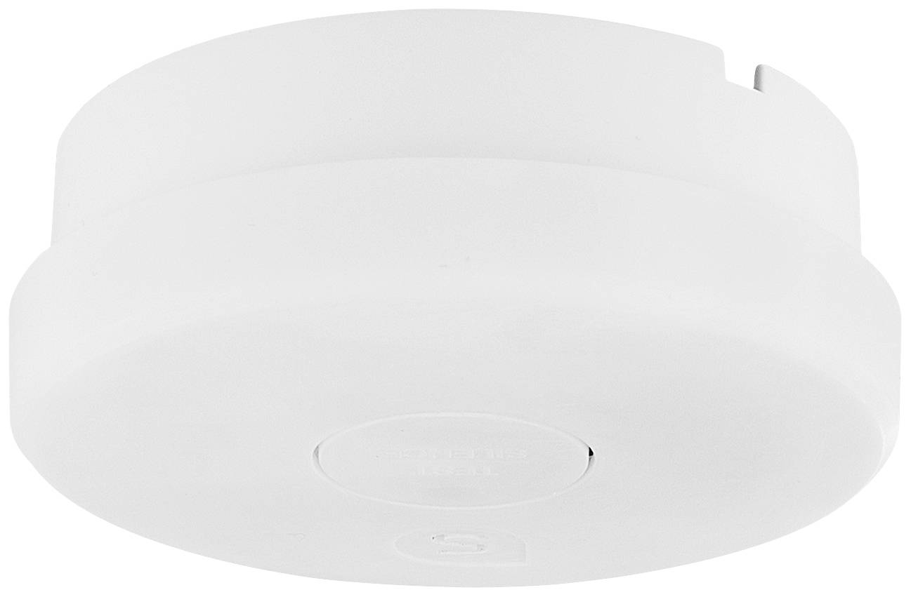 Okrągły, biały czujnik dymu na suficie, o gładkiej powierzchni i centralnym przycisku. Urządzenie zabezpieczające do wykrywania pożaru.