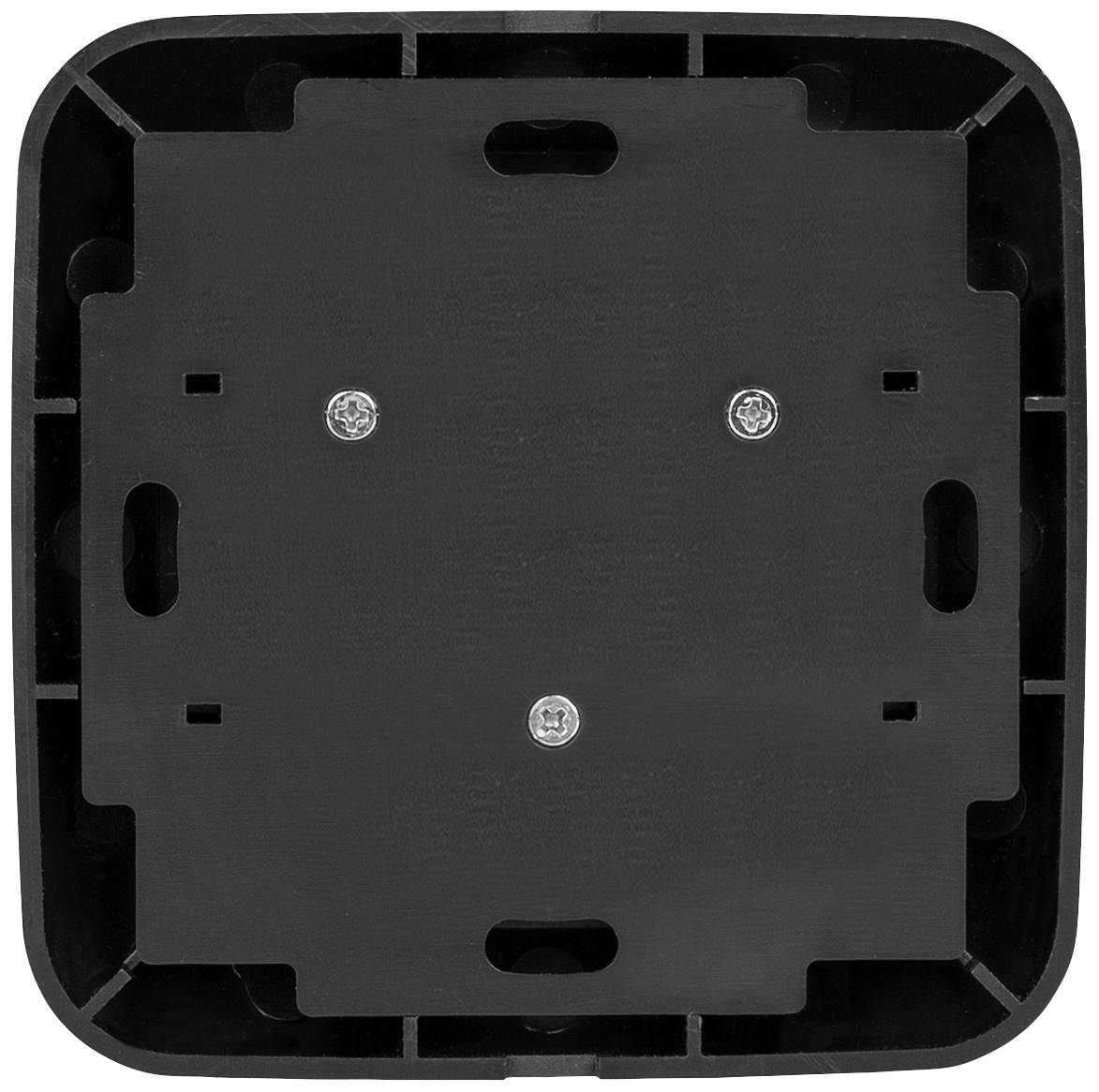 Czarna płyta z tworzywa sztucznego o kształcie kwadratu z czterema widocznymi śrubami pośrodku, używana jako element mocujący.