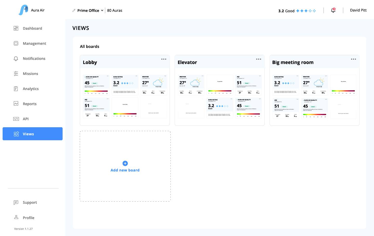 Interfejs użytkownika wyświetla trzy widoki danych dotyczących jakości powietrza: lobby, windę i dużą salę konferencyjną. Dostępne są opcje dodania kolejnych widoków.