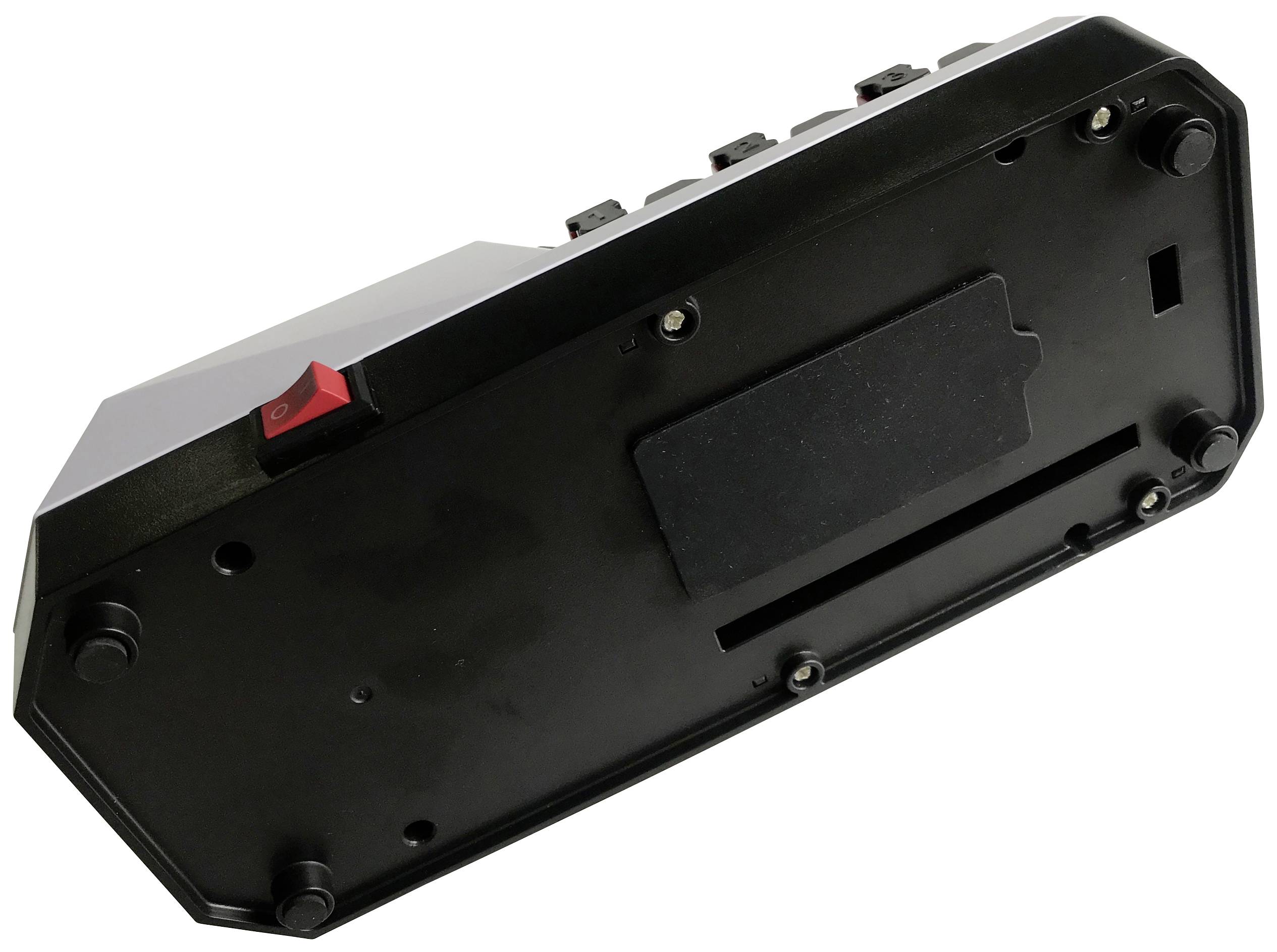 Odwrócone urządzenie elektroniczne w czarnej obudowie, z kilkoma przyciskami i czerwonym przełącznikiem po jednej stronie.