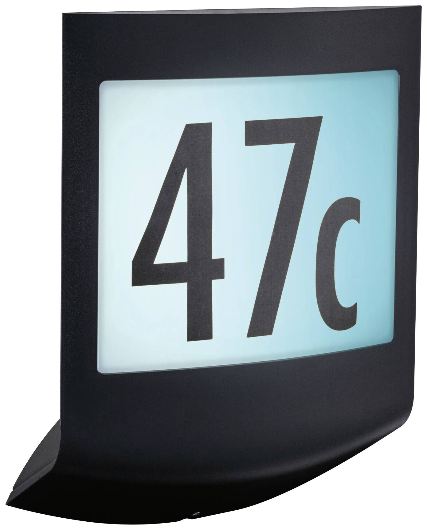 Podświetlony znak z napisem '47c' wskazuje drogę lub oznacza pomieszczenie. Tło jasnoniebieskie, rama czarna.