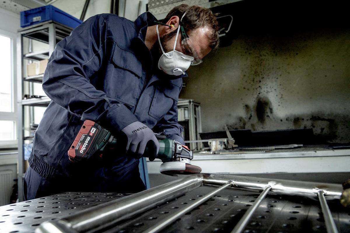 Акумуляторна кутова шліфувальна машина Metabo WVB 18 LT BL 11-125 613091850