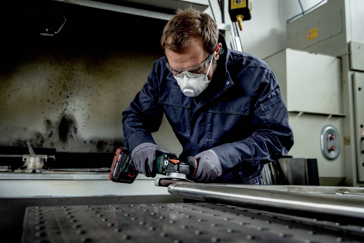 Акумуляторна кутова шліфувальна машина Metabo WVB 18 LT BL 11-125 613091850