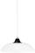 Biała lampa wisząca z czarną podstawą i przewodem. Oprawa oświetleniowa do wnętrz.