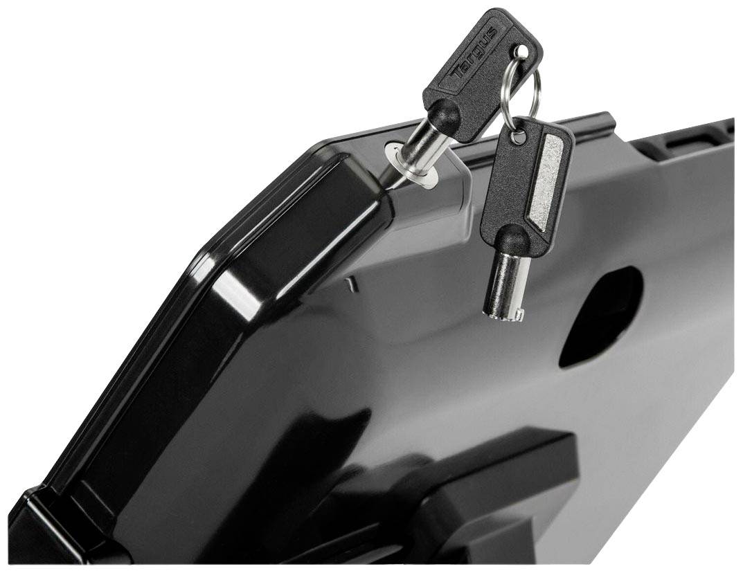 Czarny plastikowy kufer z zamkiem, w którym włożone są dwa identyczne klucze.