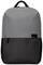 Szary i czarny plecak z zamkiem błyskawicznym u góry, siatkowymi kieszeniami po bokach i małą naszywką z logo marki.