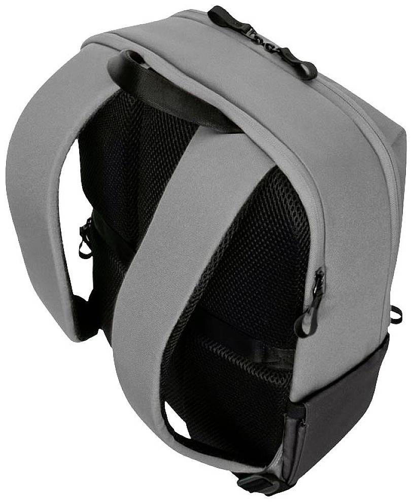 Szary plecak z czarnymi, wyściełanymi paskami na ramiona i wieloma zamkami błyskawicznymi, stojący pionowo.