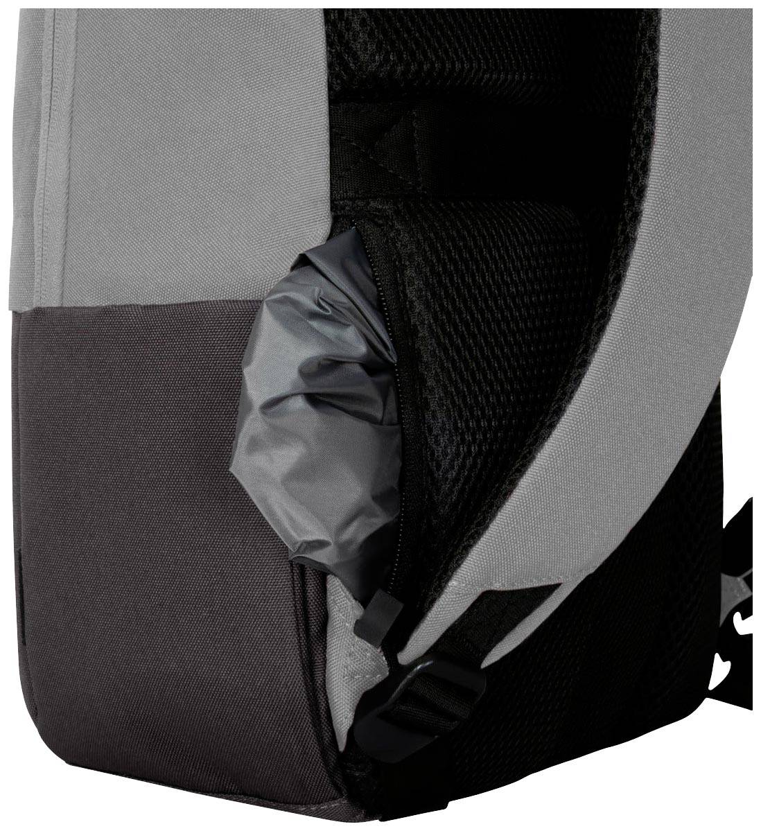 Szary i czarny plecak, ujęcie szczegółowe części tylnej z boczną kieszenią na bidon.