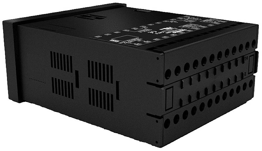 Czarne urządzenie elektroniczne z wieloma portami wejścia i wyjścia, prawdopodobnie moduł sterujący dla systemów technicznych.