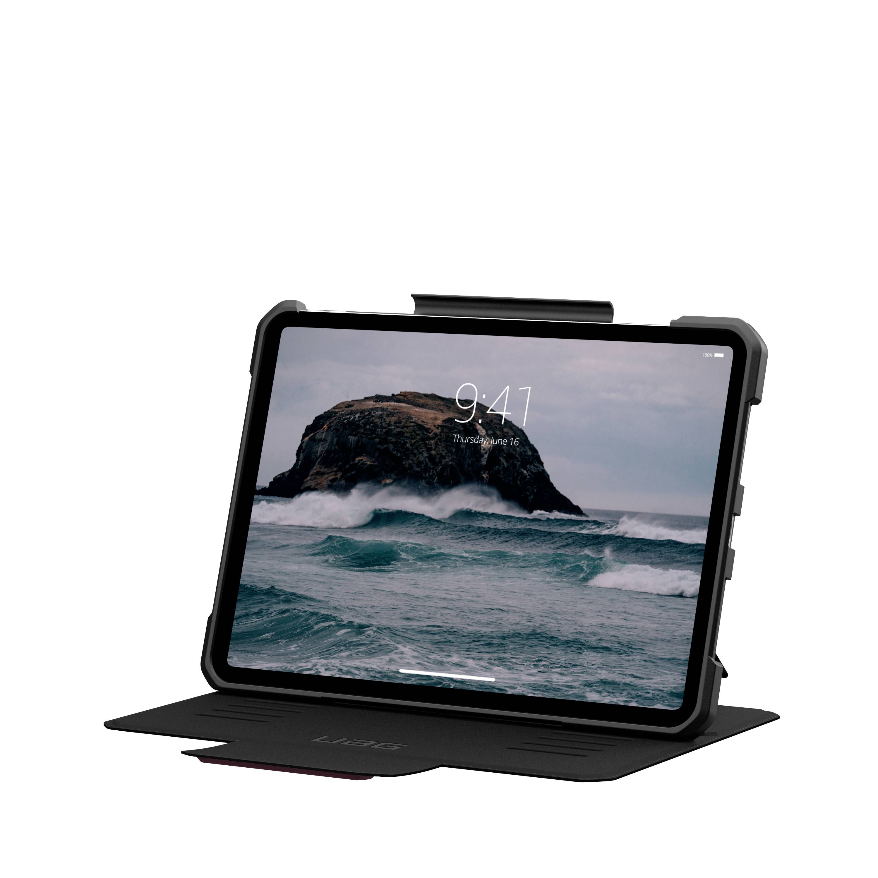 Tablet w etui wyświetla na ekranie krajobraz morski ze skałami i falami. U góry widnieje '9:41 Poniedziałek, 6.'