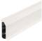 Biały, prostokątny kanał kablowy z tworzywa sztucznego z otworem bocznym do prowadzenia przewodów. Płaski design przeznaczony do montażu naściennego.