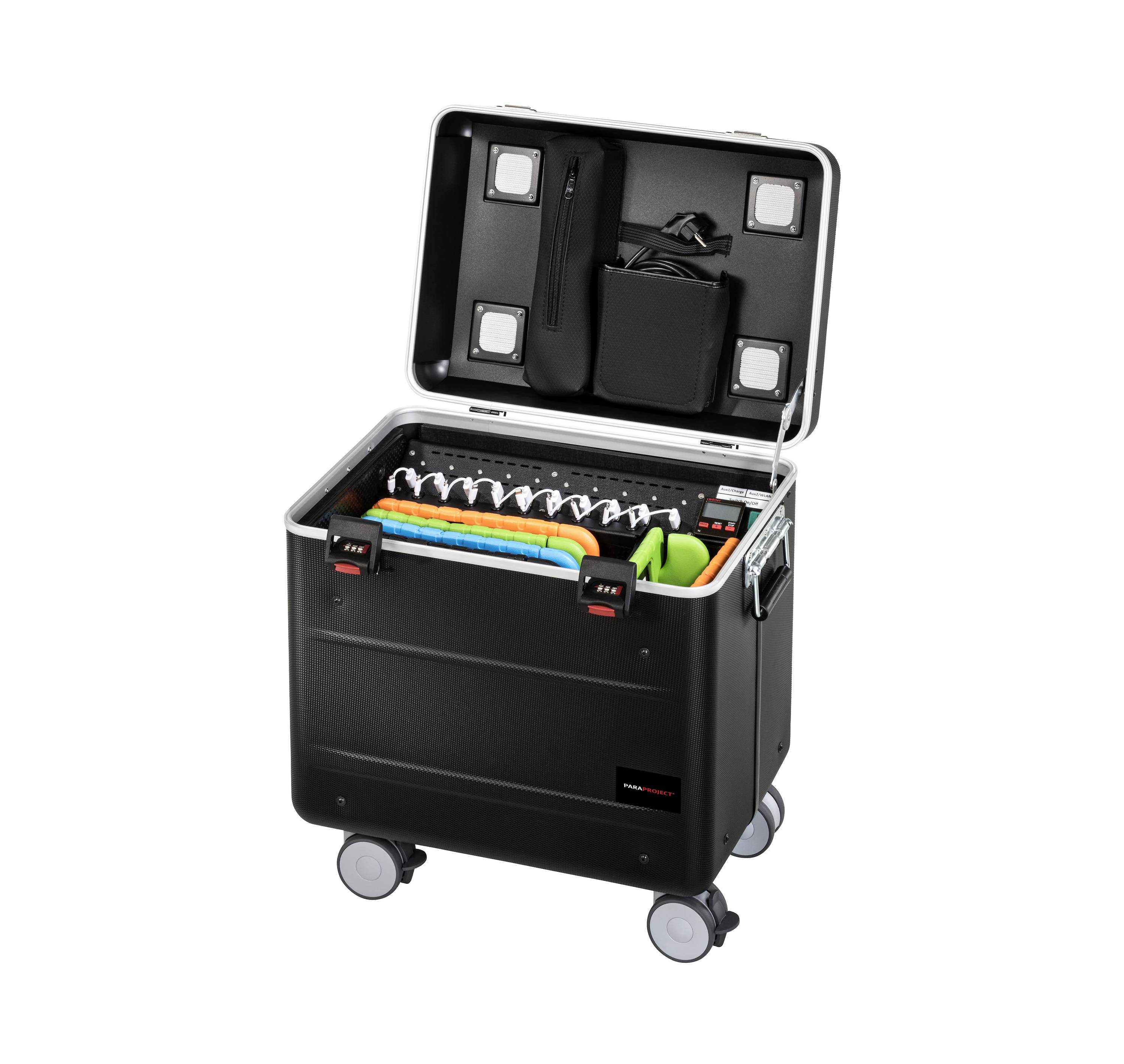 Czarny walizka na kółkach, otwarta i wyposażona w kilka tabletów w kolorowych etui, przeznaczona do bezpiecznego przechowywania i transportu.