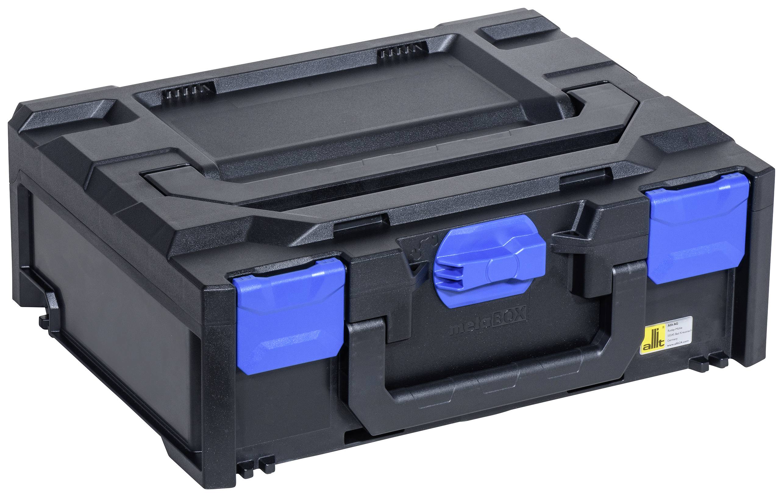 Czarny kufer na narzędzia z niebieskimi zamknięciami. Kufer charakteryzuje się wytrzymałą konstrukcją i posiada uchwyt do przenoszenia z przodu.