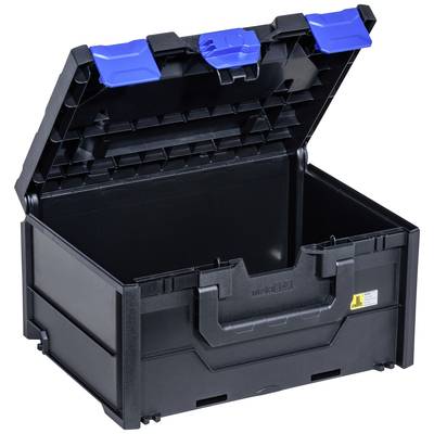 Czarna plastikowa skrzynka z otwartą pokrywą i niebieskimi zamknięciami. Odpowiednia do przechowywania lub transportu narzędzi i materiałów.