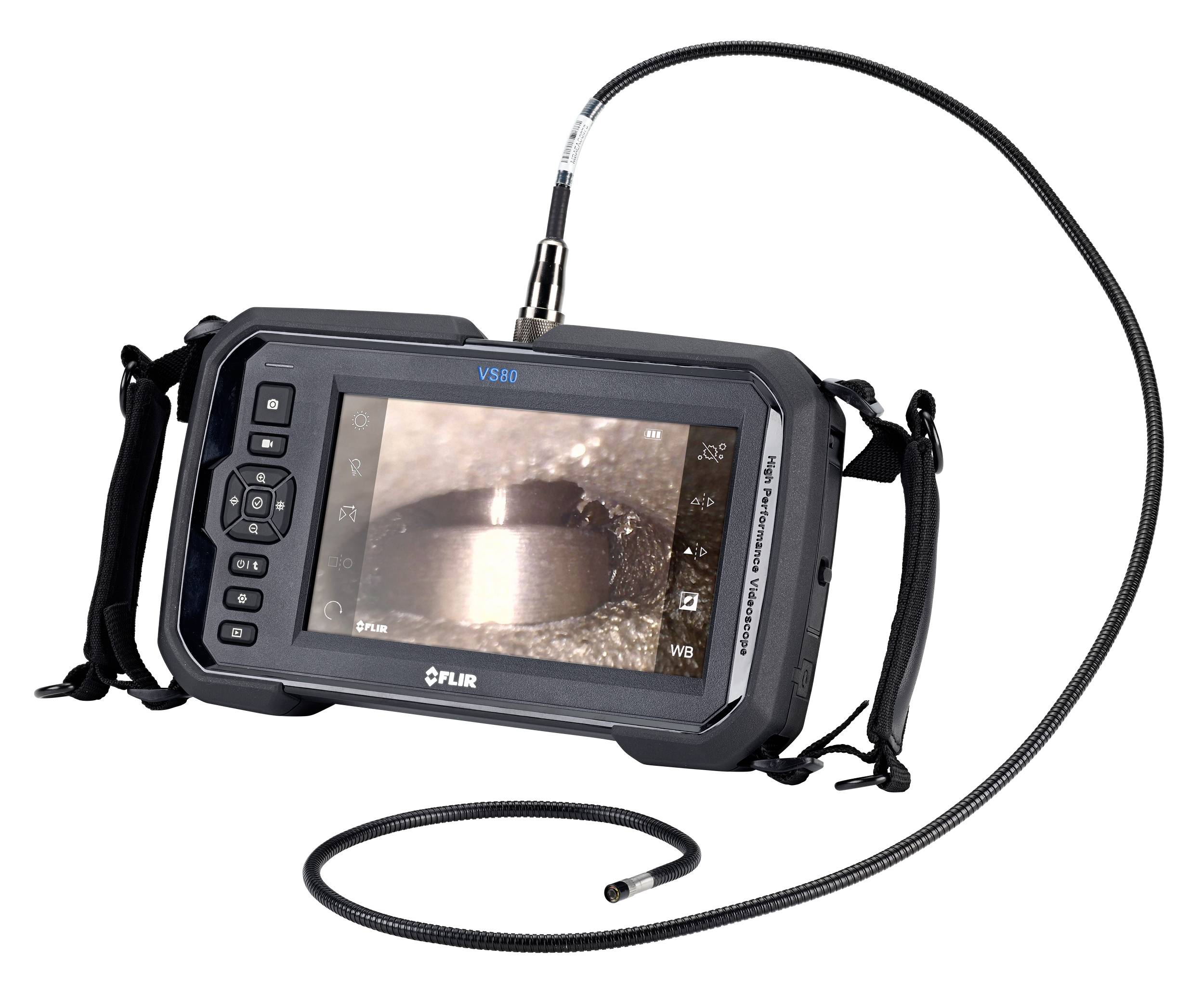 Przenośny przemysłowy endoskop wyświetla na ekranie powiększony obraz metalowego obiektu przeznaczonego do inspekcji.