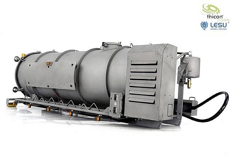 Szary, cylindryczny zbiornik metalowy z przyłączami i zaworami, prawdopodobnie będący elementem urządzenia przemysłowego lub rolniczego.