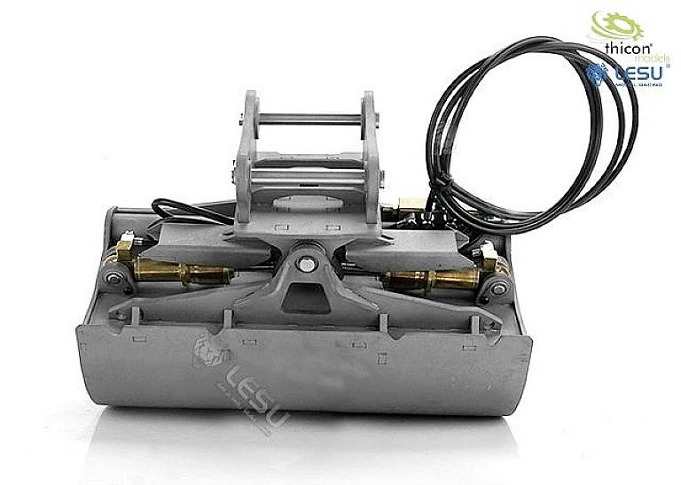 Szara łyżka koparki z dwoma siłownikami hydraulicznymi i kablami, oznaczona napisem 'Lesu', na białym tle.