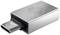 Adapter USB-C z obudową aluminiową z oznakowaniem CE na bocznej powierzchni.