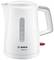 Biały czajnik marki Bosch z wskaźnikiem poziomu wody i czerwonym przełącznikiem włączania/wyłączania. Odpowiedni do podgrzewania wody.