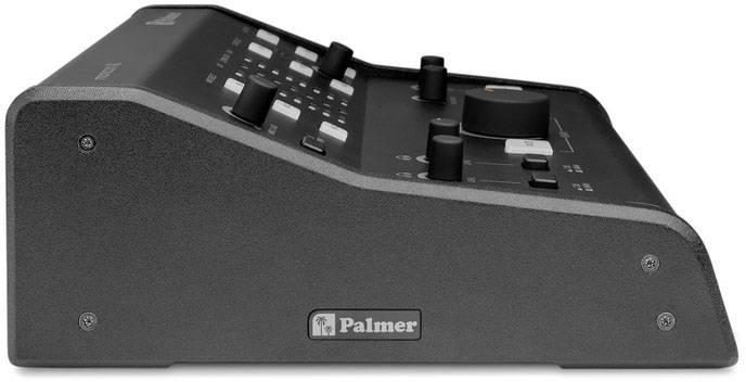 Czarny pulpit mikserski Palmer z przyciskami i regulatorami, widok z boku.