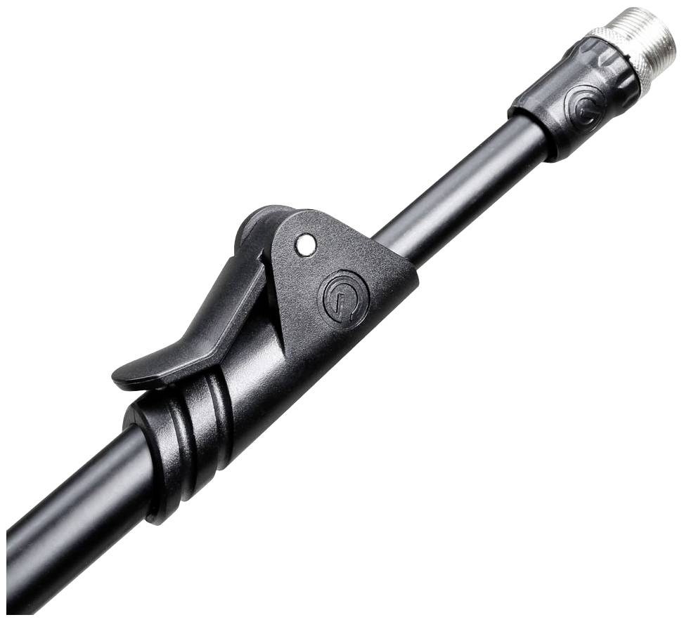 Czarny adapter do pompki rowerowej wykonany z metalu i tworzywa sztucznego, kompatybilny z zaworami, wyposażony w mechanizm dźwigniowy umożliwiający łatwe użycie.