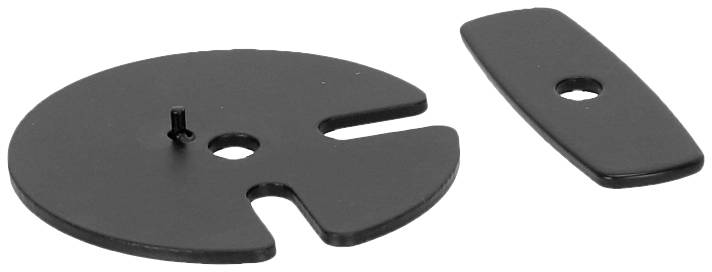 Dwie płaskie, czarne elementy metalowe z otworami, jeden okrągły z wycięciem, drugi o kształcie prostokątnym; prawdopodobnie części mechaniczne.