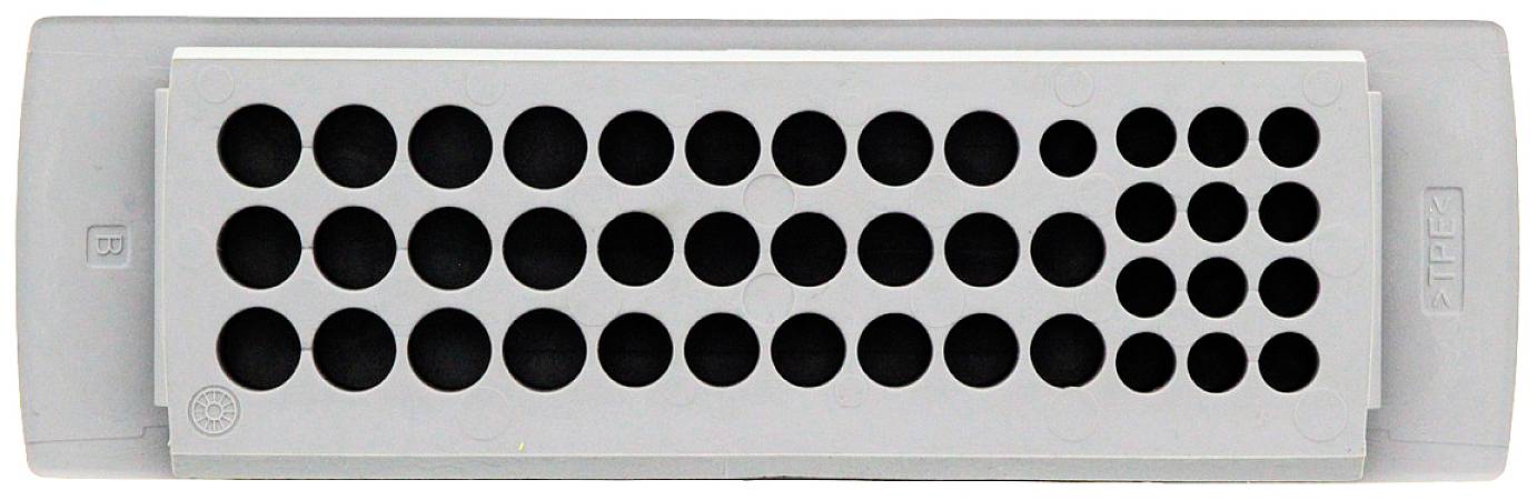 Szary adapter z wieloma okrągłymi otworami o różnych rozmiarach, rozmieszczonymi symetrycznie, odpowiedni do przeprowadzania kabli.