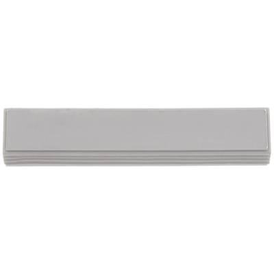 Stos srebrnych, prostokątnych arkuszy aluminiowych.