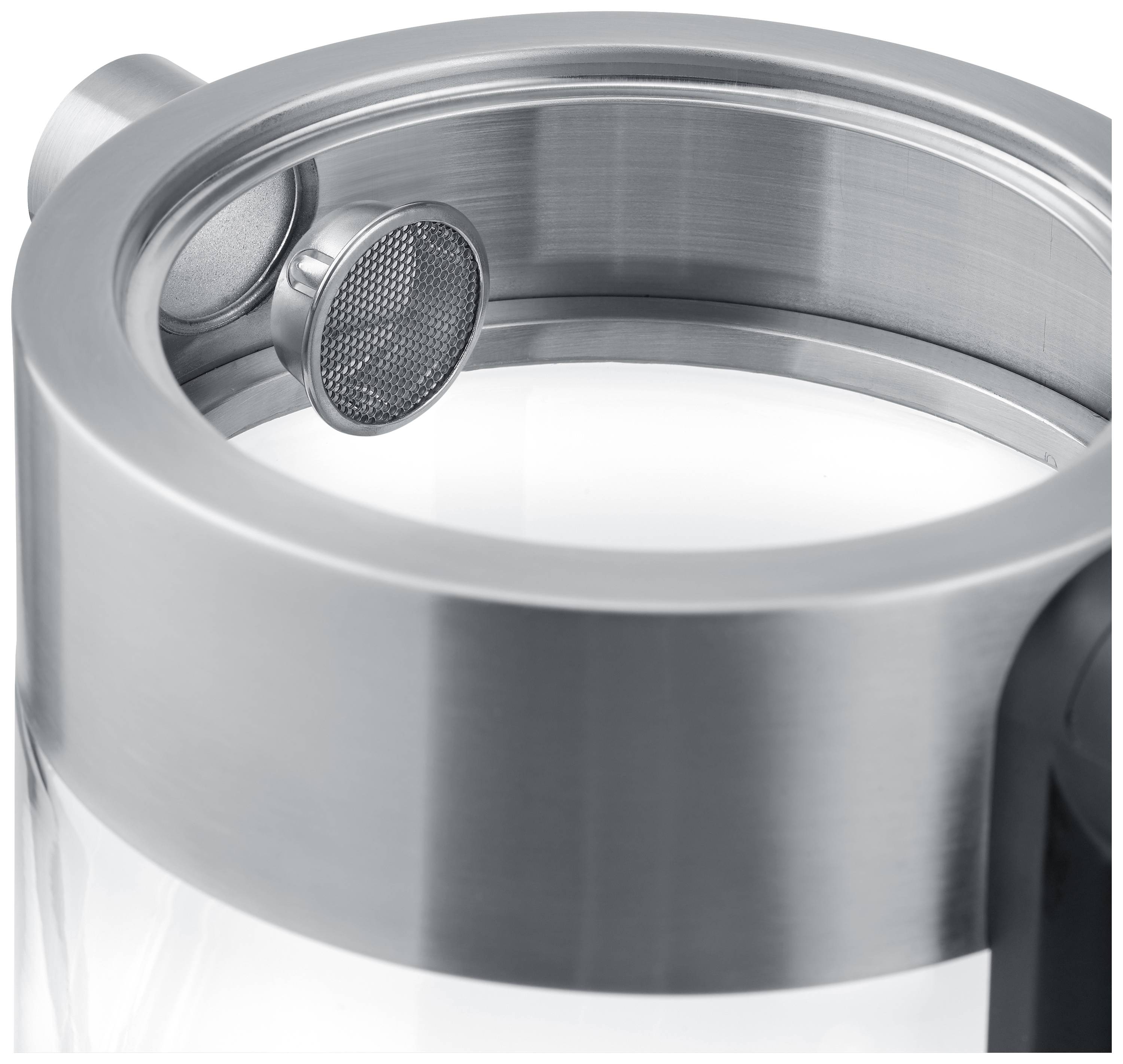 Chromowany pokrywka czajnika z wbudowanym sitkiem ze stali nierdzewnej, widziana z bardzo bliskiej odległości.