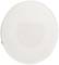 Biały, okrągły talerz z lekko uniesioną krawędzią. Talerz jest gładki i prosty, pozbawiony jakichkolwiek ozdób.