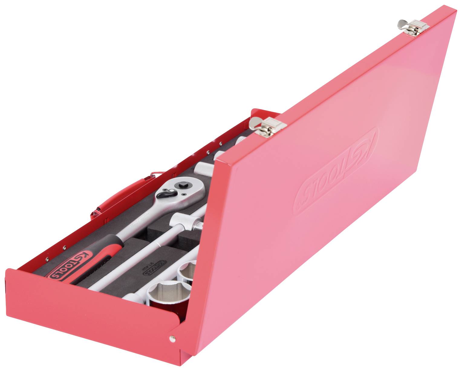 Otwarta czerwona skrzynka narzędziowa z grzechotką i kluczami nasadowymi.