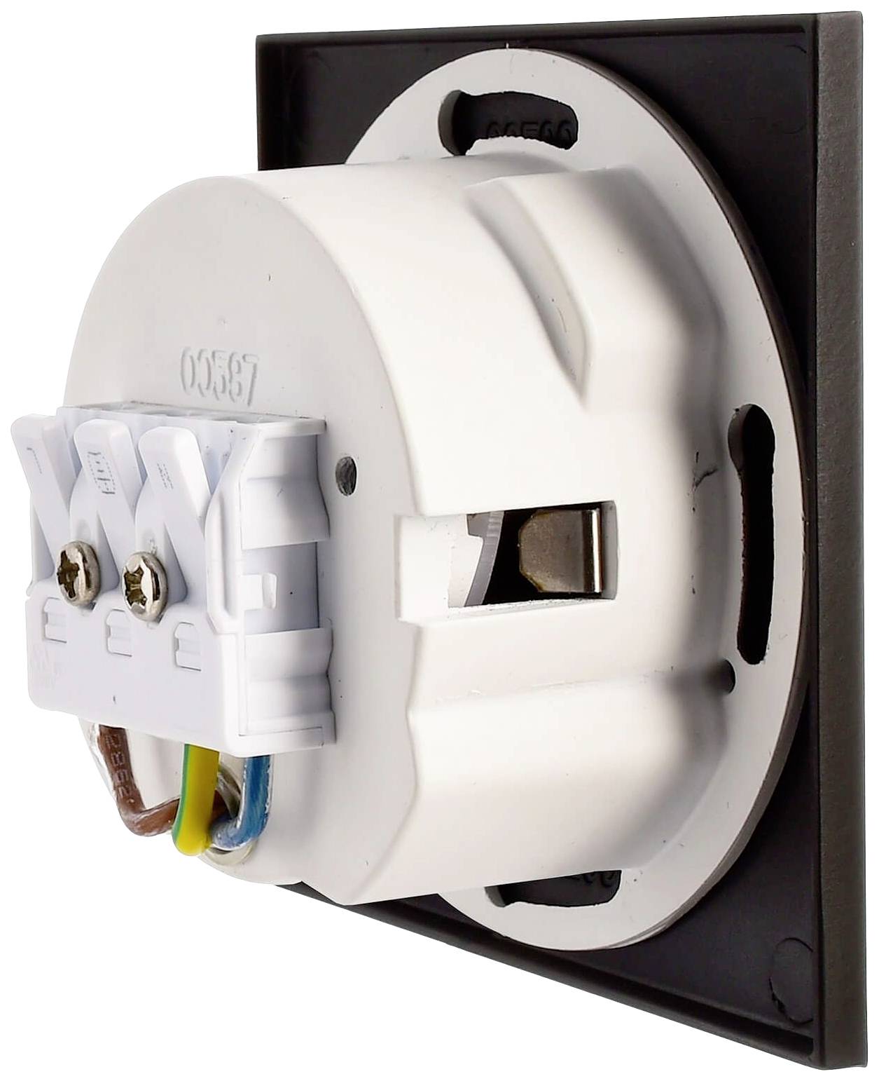 Zbliżenie gniazdka elektrycznego sfotografowanego z boku, z widocznymi przewodami w białej obudowie.