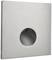 Kwadratowa, srebrna płyta ścienna z okrągłym wgłębieniem pośrodku. Minimalistyczny design, odpowiedni do nowoczesnych wnętrz.