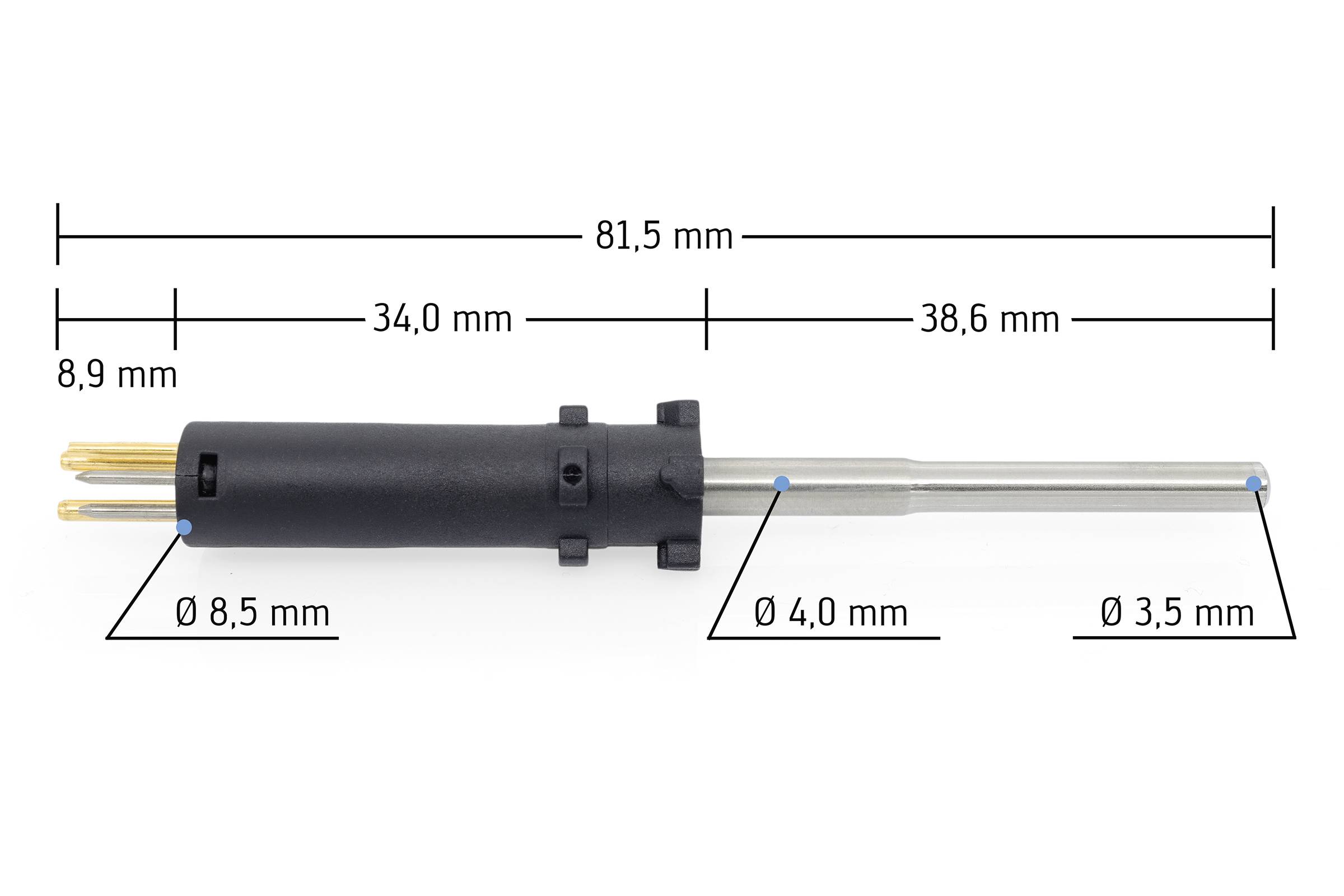 Przedstawiono czarną wtyczkę z trzema złotymi stykami. Długość wynosi 81,5 mm. Średnica obudowy: 8,5 mm.