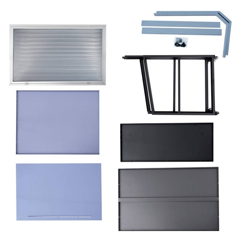 Różne elementy metalowe i plastikowe, które mogłyby być częścią projektu budowlanego lub naprawczego, ułożone na białym tle.