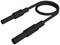 Czarny przewód elektryczny z dwoma złączami, ułożony w kształcie pętli. Stosowany głównie do połączeń elektronicznych.