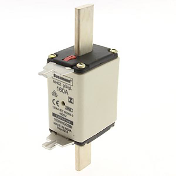 Wkładka bezpiecznikowa NH z oznakowaniem '160A'. Posiada dwa metalowe styki i prostokątną białą obudowę.