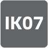 Kwadratowy symbol z napisem 'IK07', który klasyfikuje odporność na uderzenia. Wskaźnik stopnia ochrony i wytrzymałości.