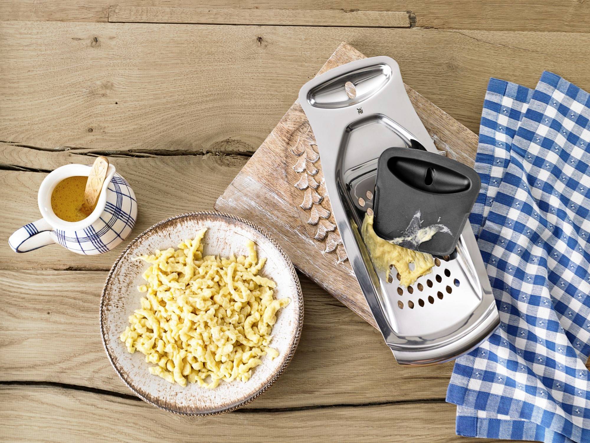 Терка для шпецле WMF 3201000748 Spaetzle-Profi зі скребком для тіста 35x14 см, паз для підвішування, нержавіюча сталь