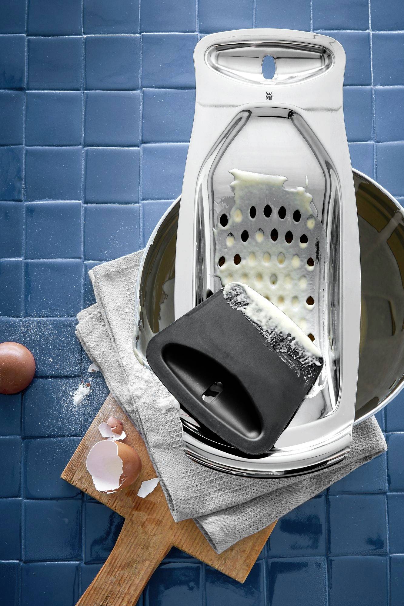 Терка для шпецле WMF 3201000748 Spaetzle-Profi зі скребком для тіста 35x14 см, паз для підвішування, нержавіюча сталь