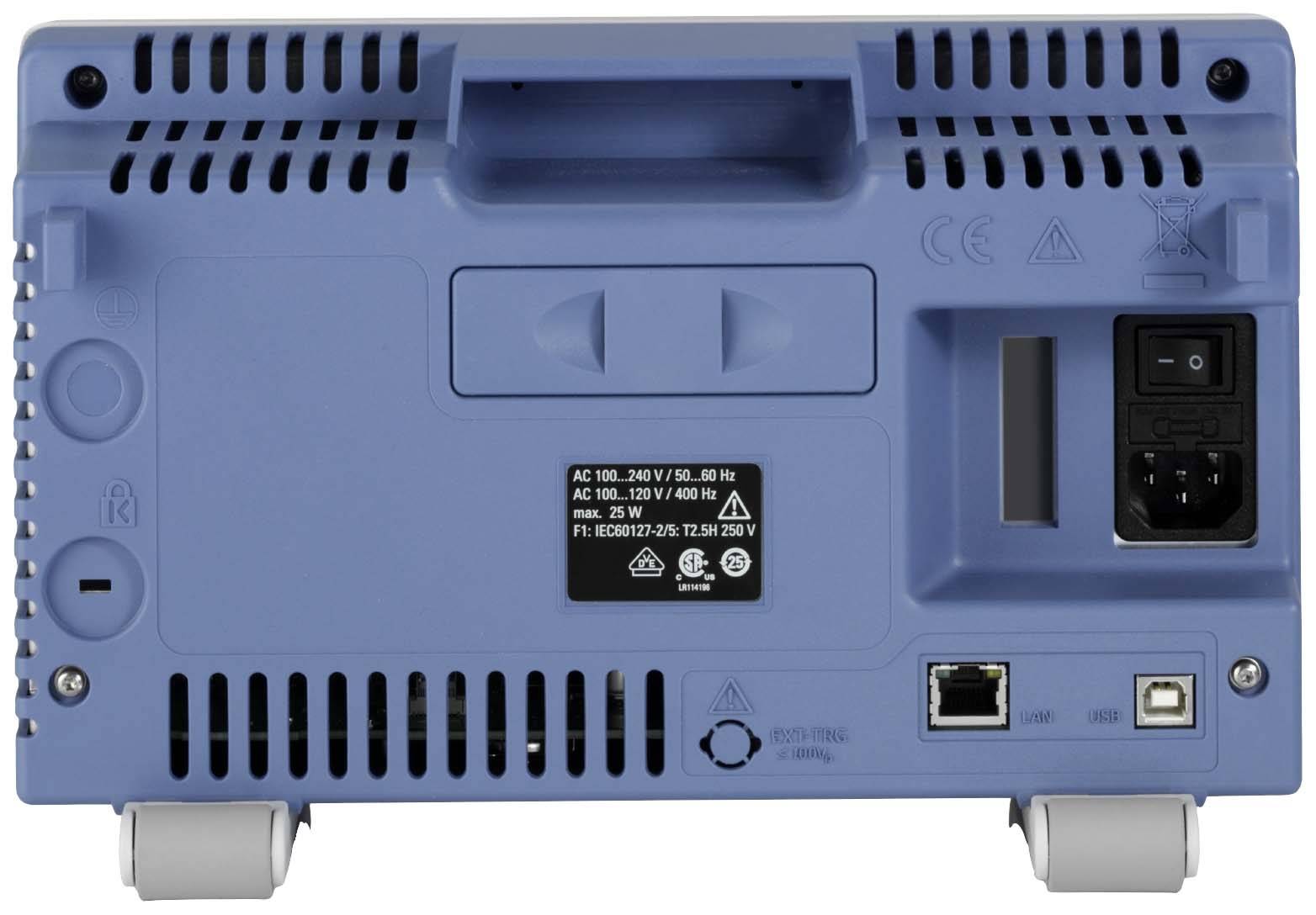 Niebieski kufer pokazuje tylną ścianę z otworami wentylacyjnymi, złączem zasilania, portem Ethernet oraz kółkami. Odpowiedni dla urządzeń mobilnych.