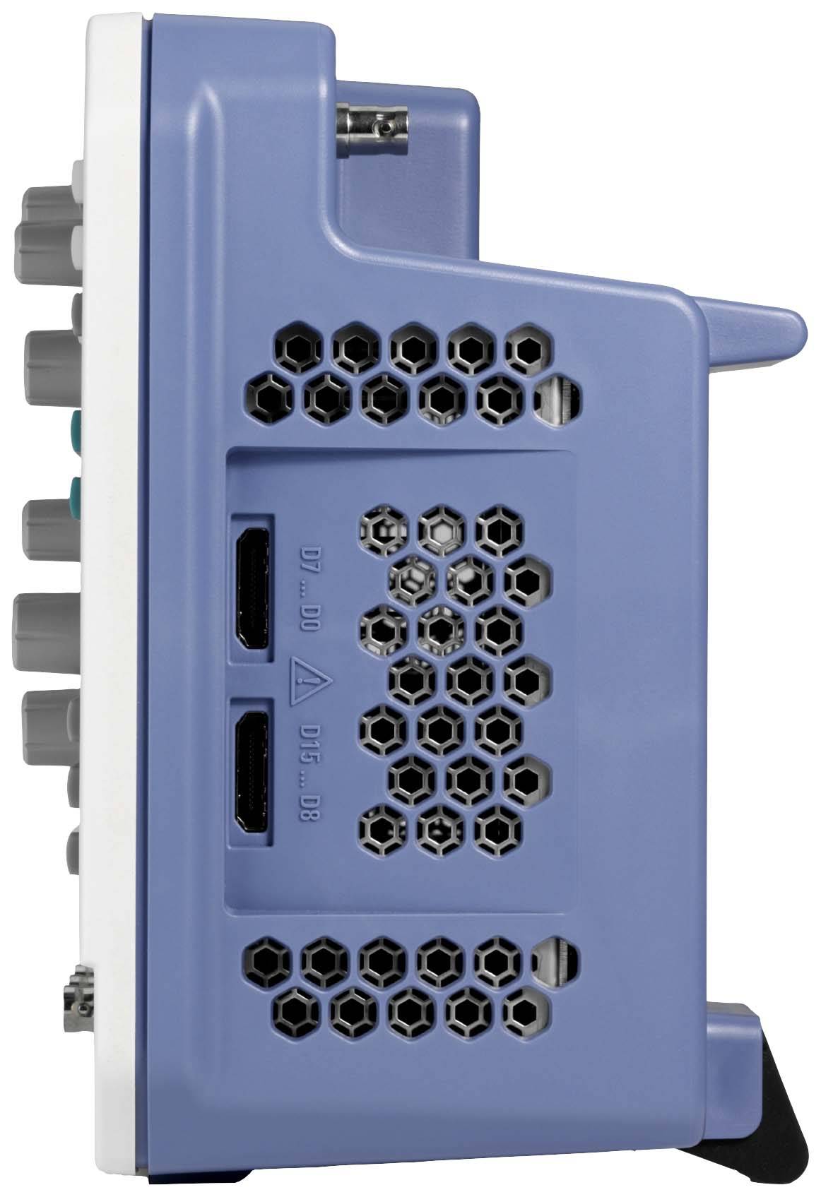 Widok z boku urządzenia elektronicznego z niebieską obudową, kratką wentylacyjną i dwoma złączami HDMI.