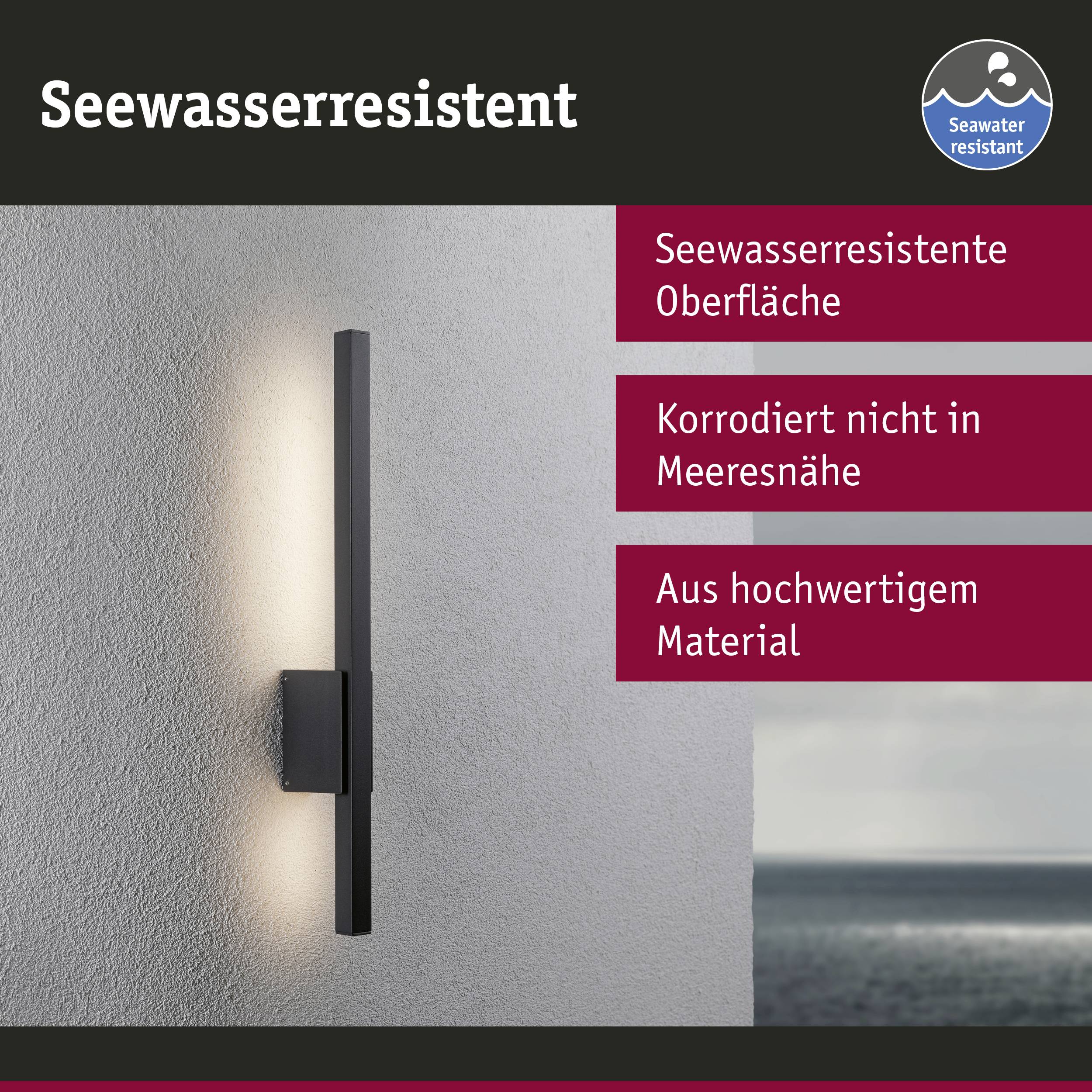 Czarna lampa ścienna z powierzchnią odporną na działanie wody morskiej rzuca światło. Tekst podkreśla wysoką jakość materiału i ochronę przed wpływami środowiska nadmorskiego.