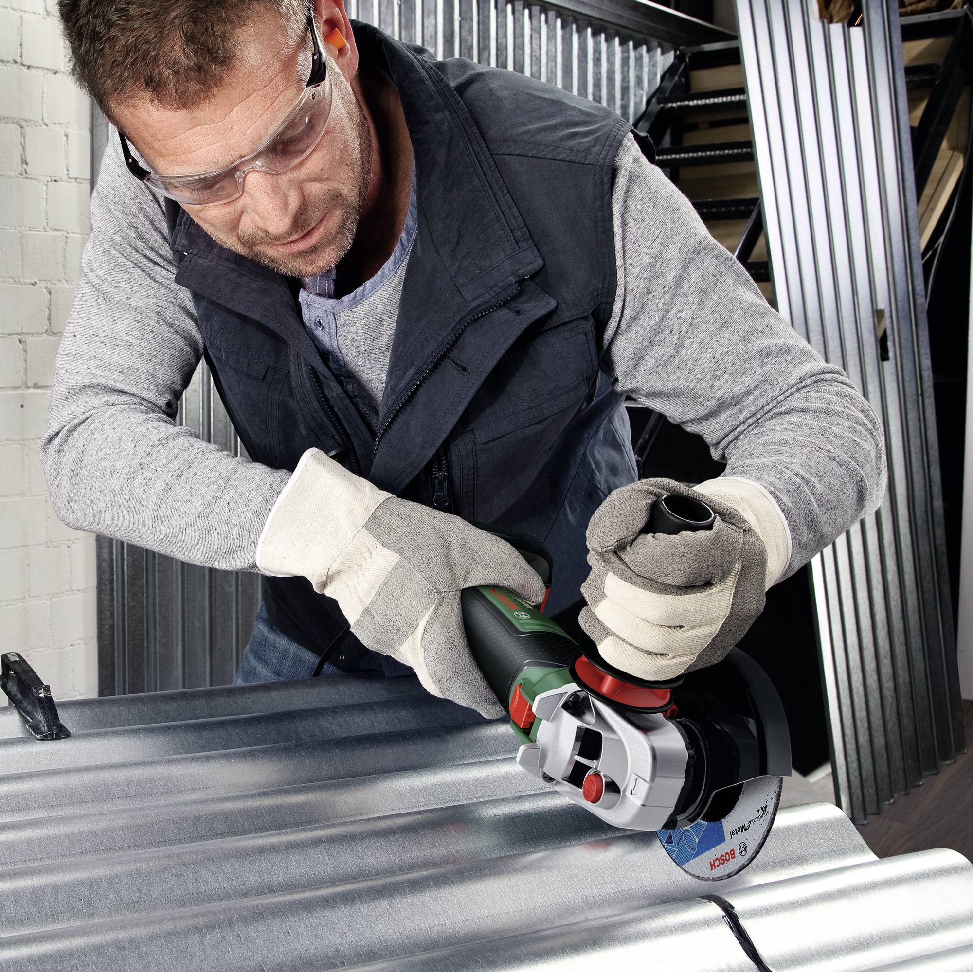 Акумуляторна кутова шліфувальна машина Bosch Home and Garden AdvancedGrind 18-80 06033E5100