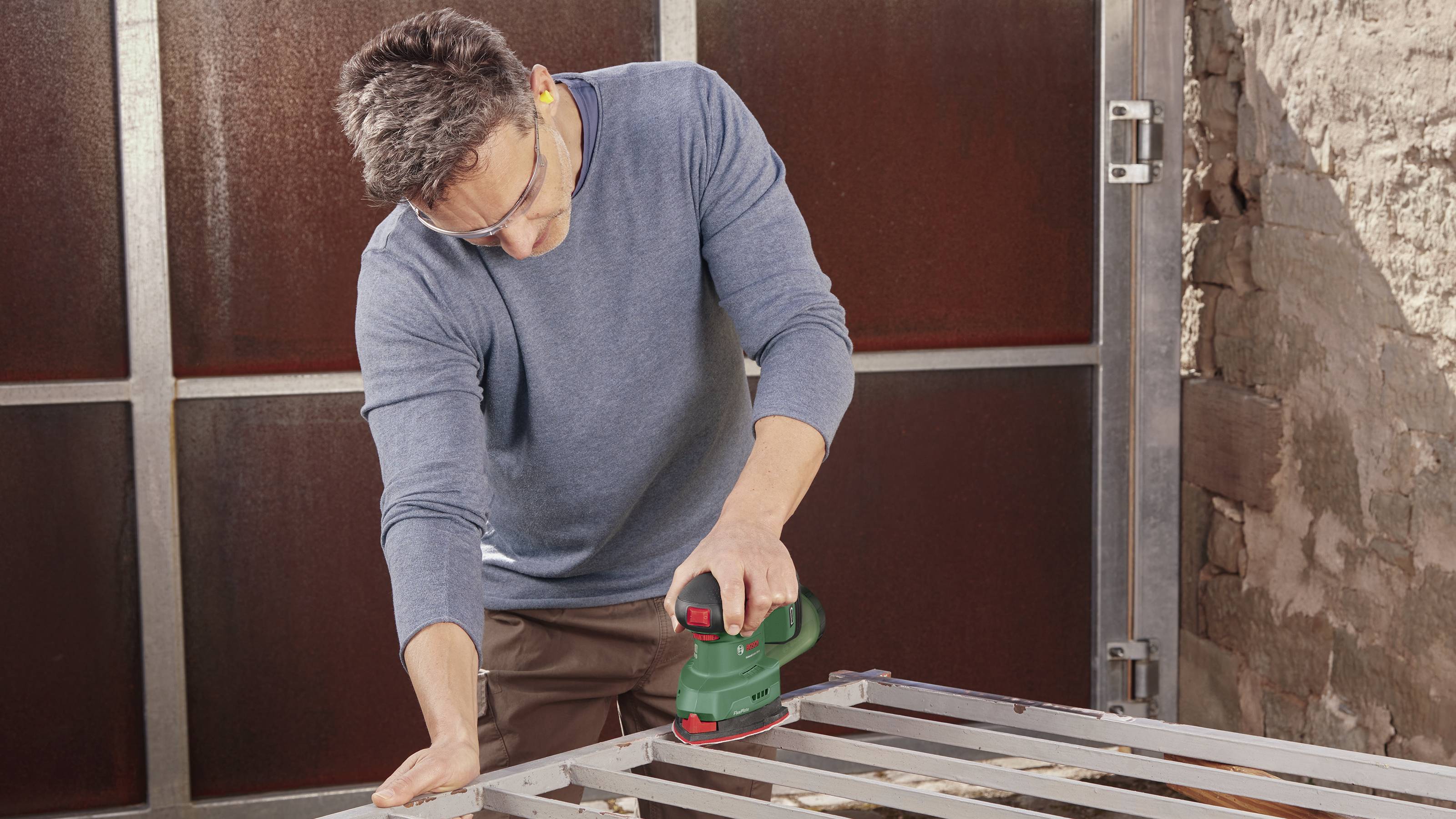 Ексцентрикова шліфувальна машина Bosch Home and Garden UniversalSander 18V-10 06033E3100