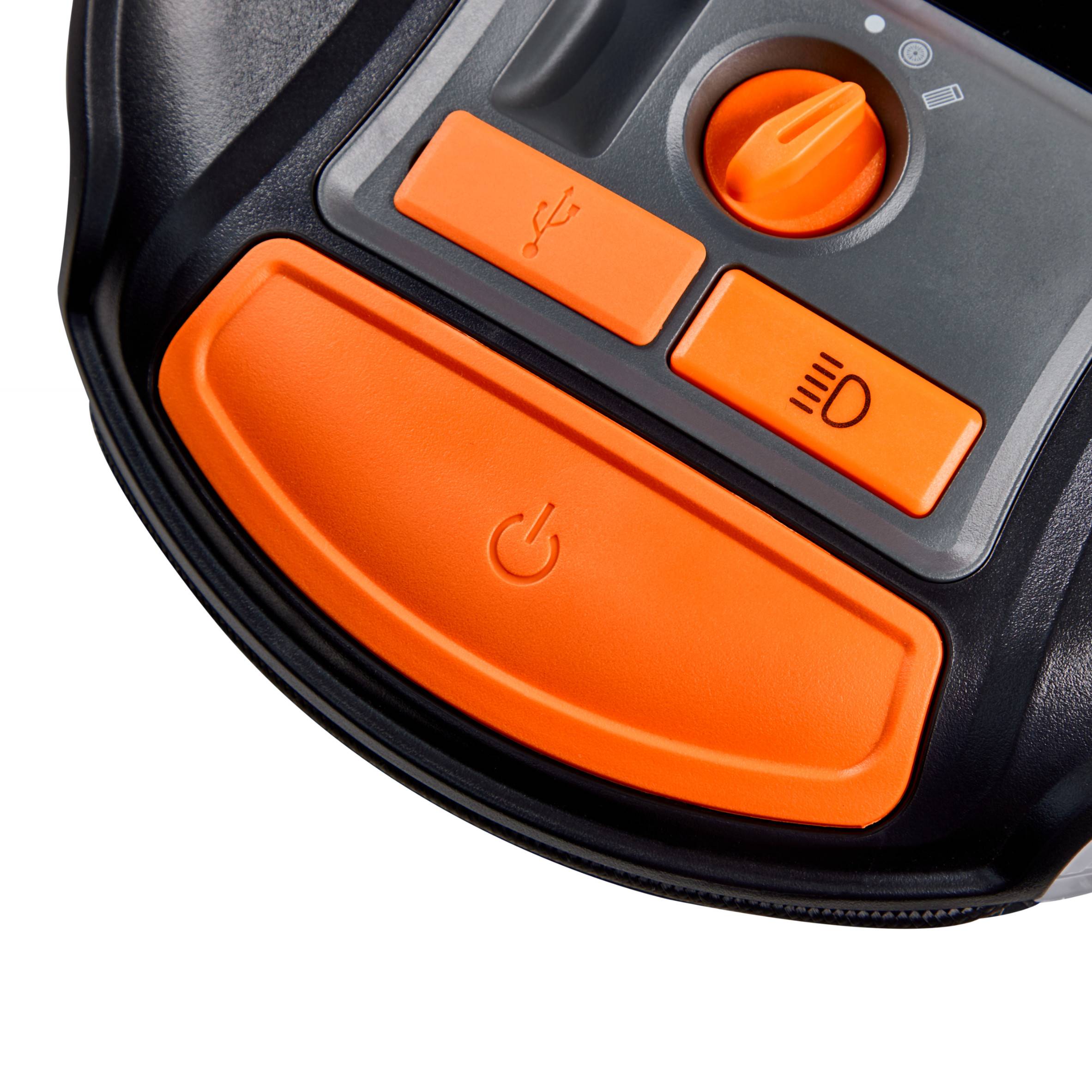 Pomarańczowo-szary interfejs urządzenia z dużym pomarańczowym przyciskiem włączania oraz dwoma mniejszymi przyciskami funkcyjnymi.
