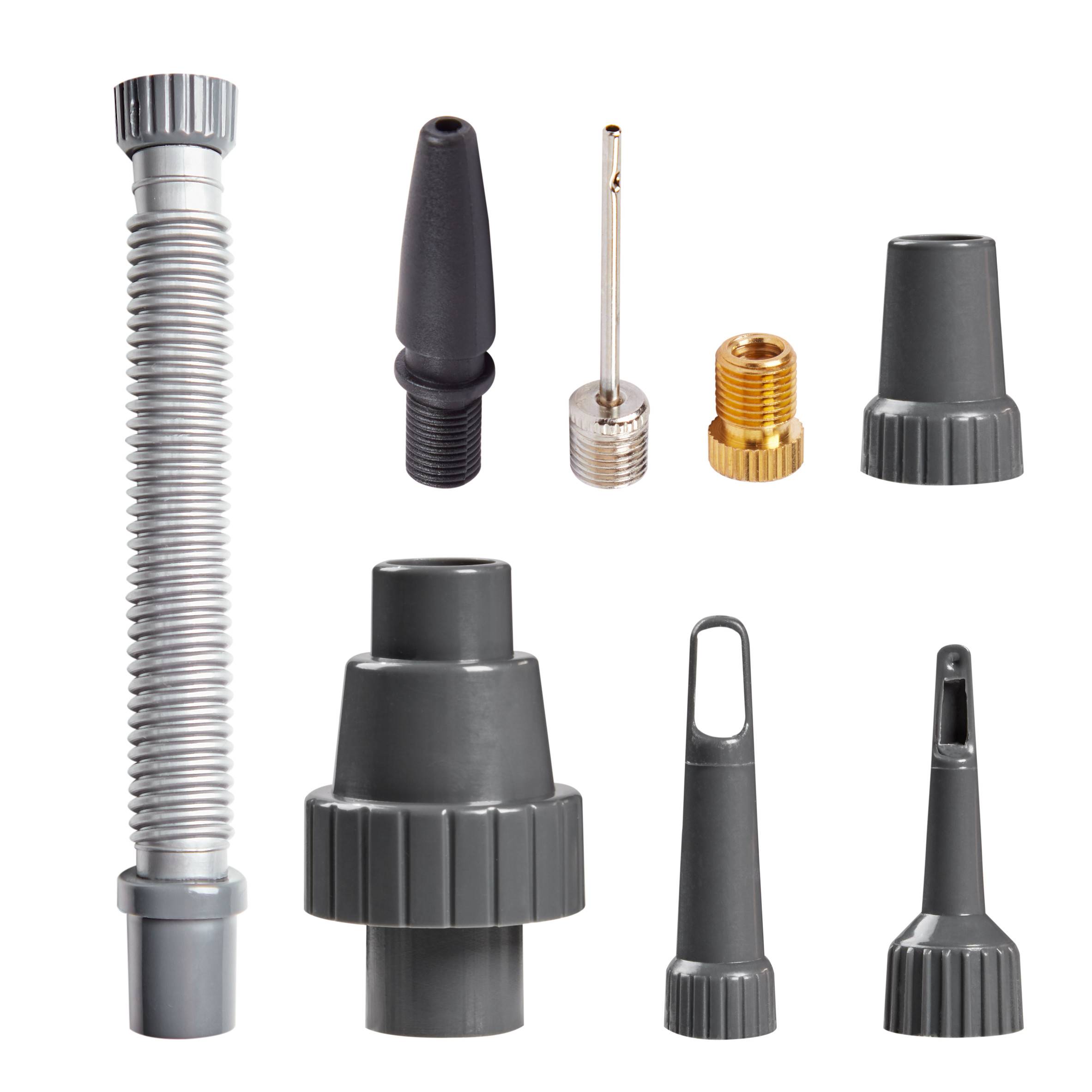 Różne dysze i adaptery do odkurzaczy w różnych kształtach i materiałach, odpowiednie do różnych potrzeb sprzątania.